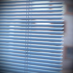 горизонтальные жалюзи в интерьере 19.09.2019 №017 - horizontal blinds in t - design-foto.ru