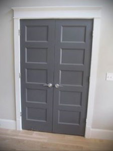 двери серого цвета в интерьере 24.09.2019 №023 -gray interior- design-foto.ru