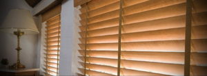 деревянные жалюзи в интерьере 19.09.2019 №036 - wooden blinds in the int - design-foto.ru