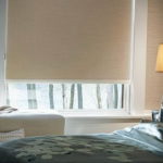 жалюзи в интерьере спальни 19.09.2019 №020 - blinds in the bedroom interior - design-foto.ru