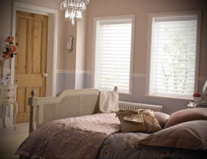 жалюзи в интерьере спальни 19.09.2019 №027 - blinds in the bedroom interior - design-foto.ru