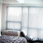 жалюзи в интерьере спальни 19.09.2019 №029 - blinds in the bedroom interior - design-foto.ru
