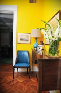 желтый цвет в интерьере гостиной 09.10.2019 №035 -yellow in interior- design-foto.ru