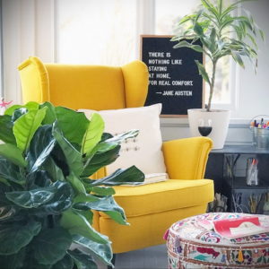 желтый цвет в интерьере гостиной 09.10.2019 №041 -yellow in interior- design-foto.ru