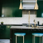зеленая кухня в интерьере 06.10.2019 №003 -green in the interior- design-foto.ru
