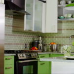 зеленая кухня в интерьере 06.10.2019 №018 -green in the interior- design-foto.ru