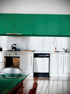 зеленая кухня в интерьере 06.10.2019 №041 -green in the interior- design-foto.ru