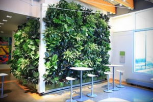 зеленая стена в интерьере 06.10.2019 №001 -green in the interior- design-foto.ru