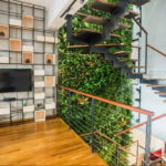 зеленая стена в интерьере 06.10.2019 №008 -green in the interior- design-foto.ru