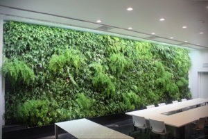 зеленая стена в интерьере 06.10.2019 №034 -green in the interior- design-foto.ru