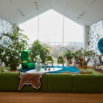 зеленый диван в интерьере 06.10.2019 №013 -green in the interior- design-foto.ru