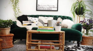 зеленый диван в интерьере 06.10.2019 №027 -green in the interior- design-foto.ru