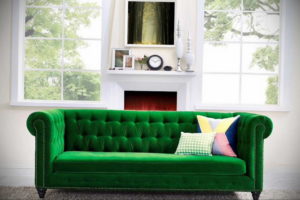 зеленый диван в интерьере 06.10.2019 №029 -green in the interior- design-foto.ru
