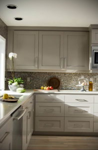 серый цвет в интерьере кухни 24.09.2019 №053 -gray interior- design-foto.ru