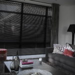 черные жалюзи в интерьере 19.09.2019 №003 - black blinds in the interior - design-foto.ru