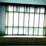 черные жалюзи в интерьере 19.09.2019 №057 - black blinds in the interior - design-foto.ru