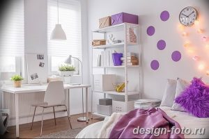 Room with purple decoration