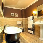 Фото бежевая ванна интерьер 14.08.2019 №018 - beige bathtub interior - design-foto.ru