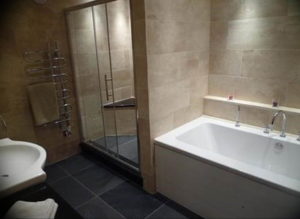 Фото бежевая ванна интерьер 14.08.2019 №020 - beige bathtub interior - design-foto.ru