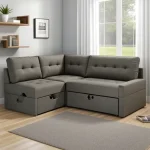 Современная гостиная, светлая цветовая гамма, угловой диван с ящиками, полки с книгами и растениями, ковер, окно.