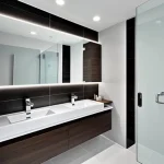 Дизайн интерьера для небольших квартир compact bathroom with sleek fixtures design-foto.ru 044