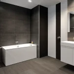 Дизайн интерьера для небольших квартир compact bathroom with sleek tiles design-foto.ru 054