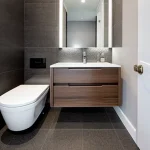 Дизайн интерьера для небольших квартир modern small bathroom with sleek fixtures design-foto.ru 262