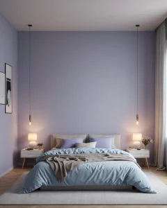 Спальня в современном стиле, пастельные тона, лавандовые стены, двуспальная кровать, прикроватные тумбочки, подвесные светильники, текстиль.