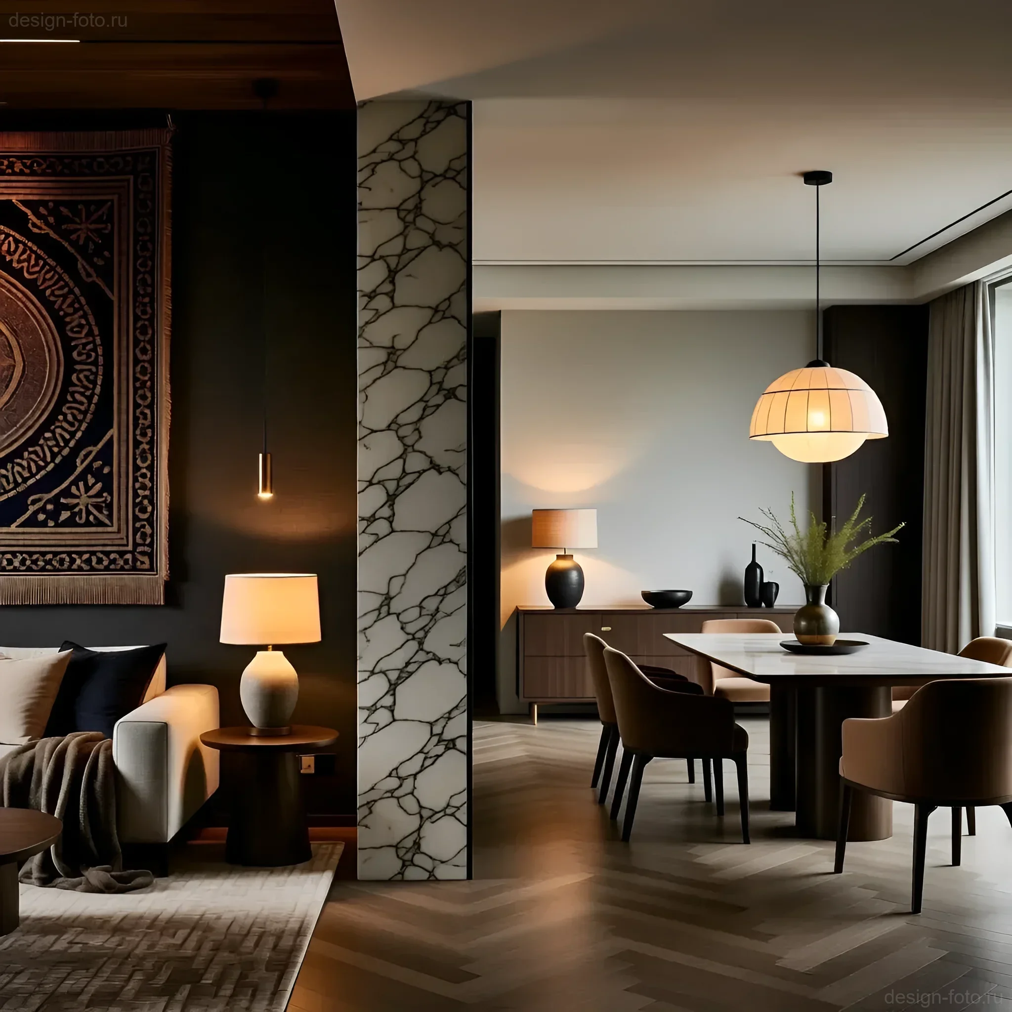 Интерьер гостиной и столовой с зонированием мраморной колонной и акцентным текстилем